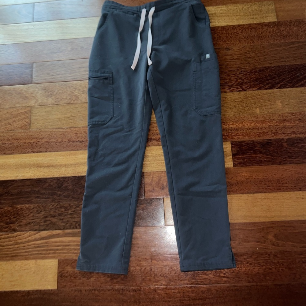 Figs charcoal flare scrub pants size xs